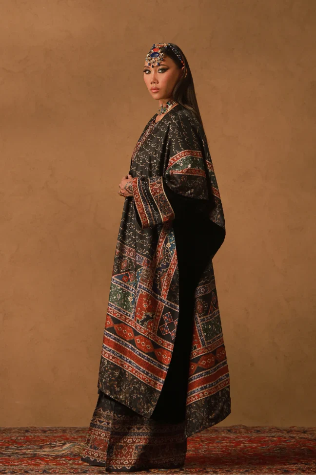 Khumar (Euphoria) Velvet Cape - Image 3