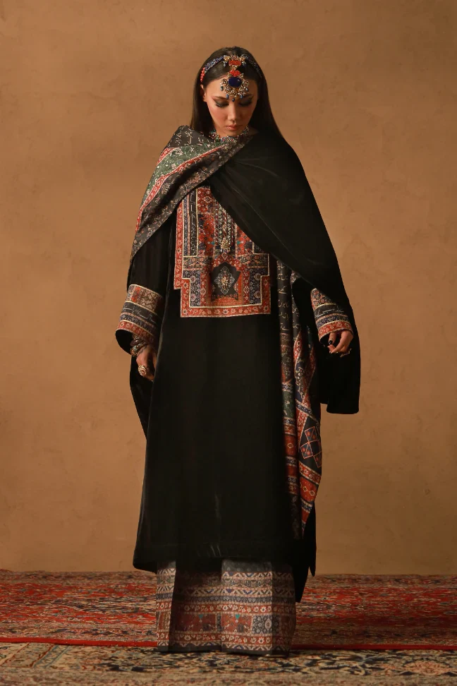 Khumar (Euphoria) Velvet Cape - Image 7