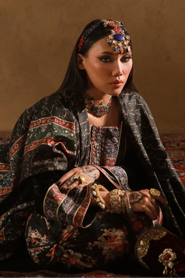 Khumar (Euphoria) Velvet Cape - Image 8