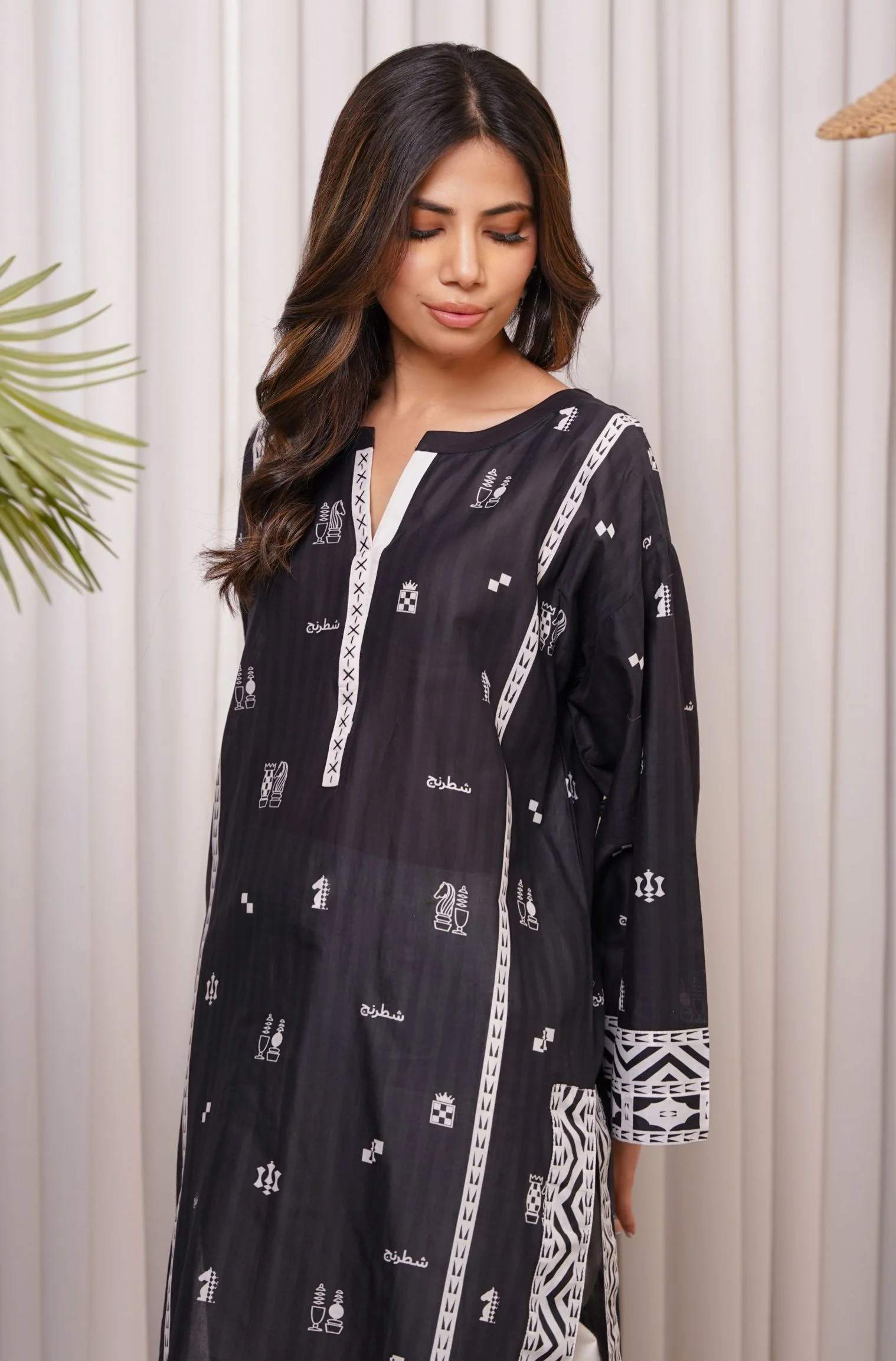 Shatranj (Mind's Duel) Kurta - Black - Image 4