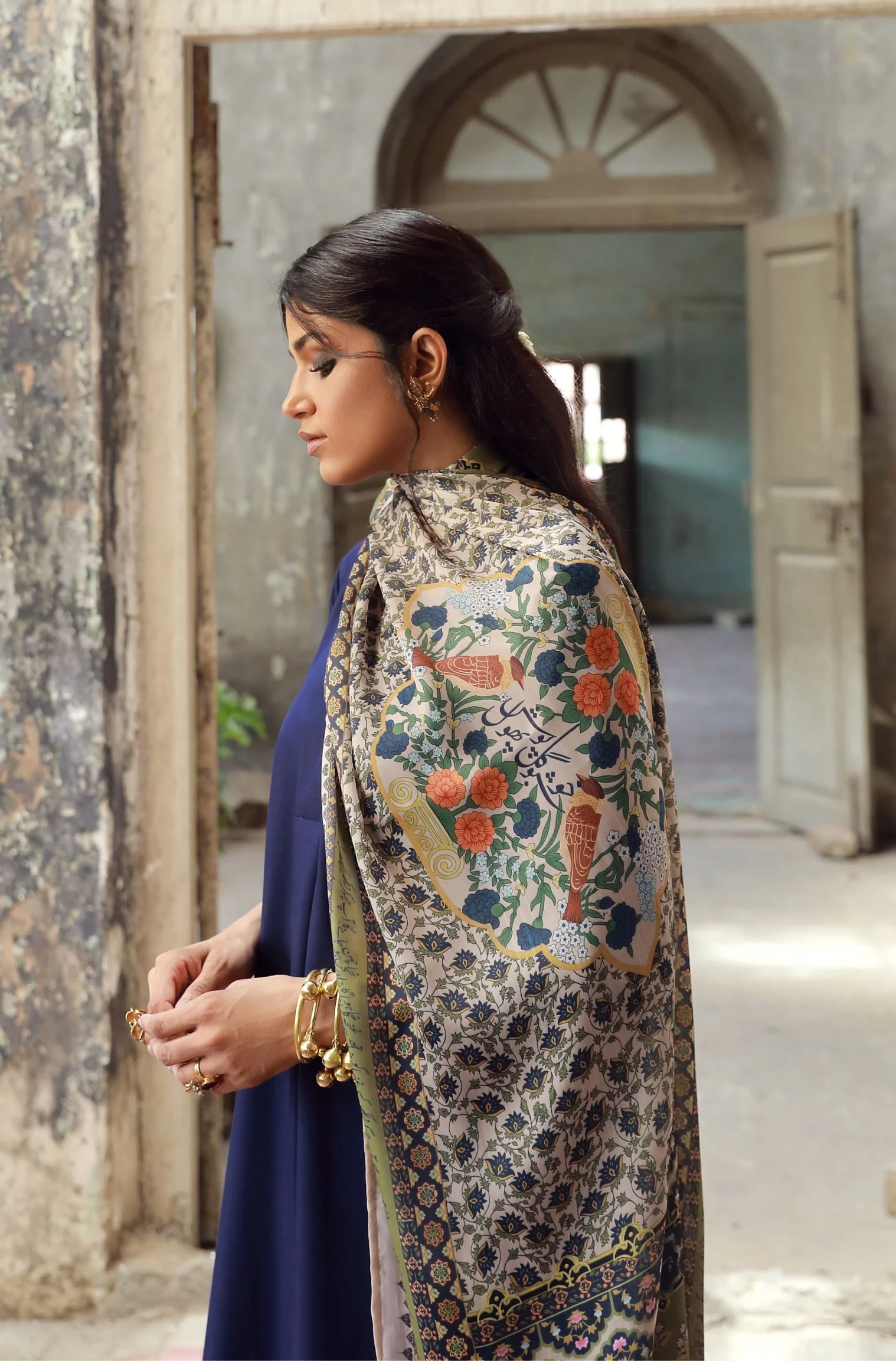 Shehrzade (Tale of a Queen) - Gold & Blue Scarf - Image 3