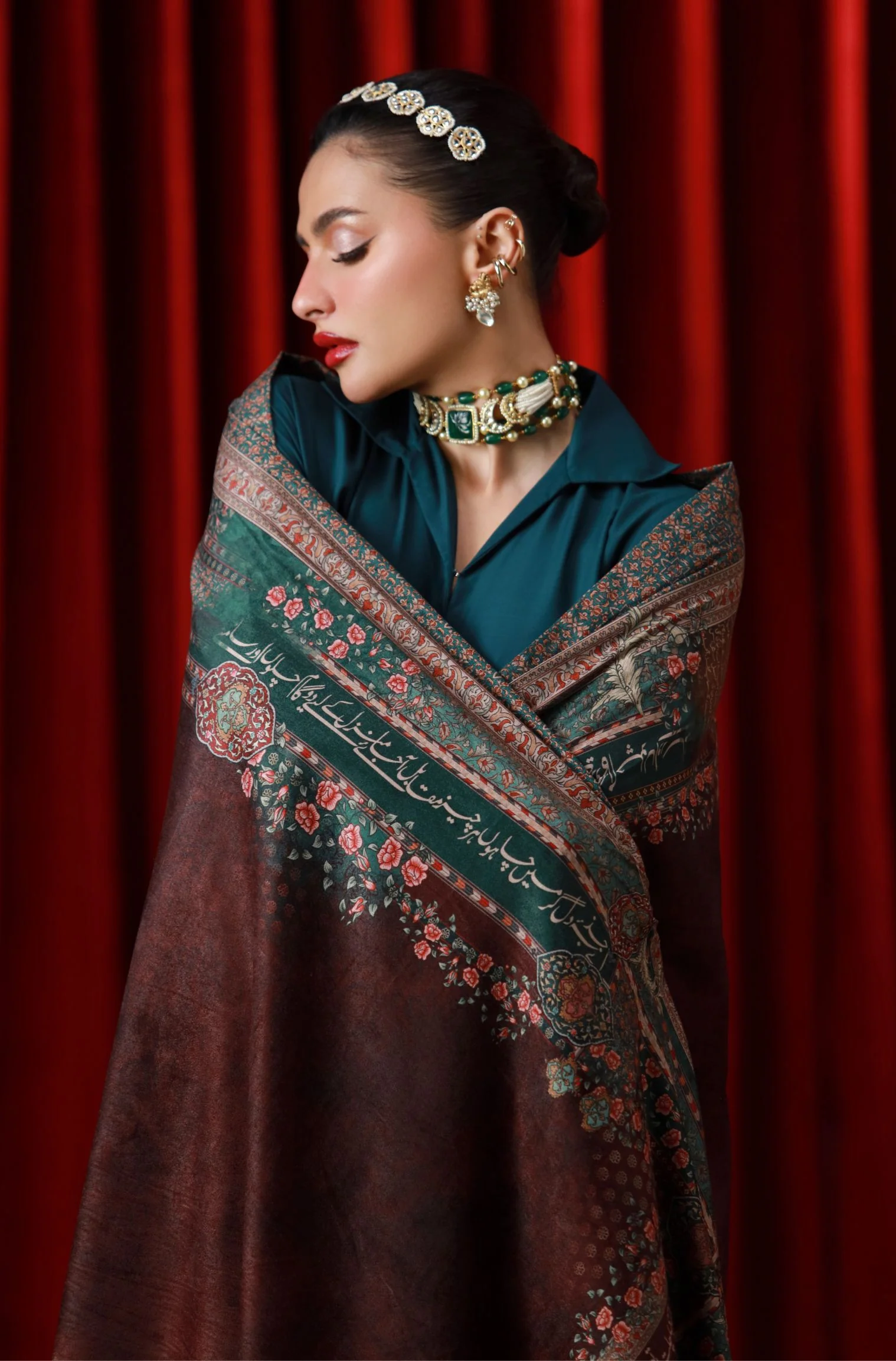 Ta'al (Rhythm) Velvet Shawl - Image 2