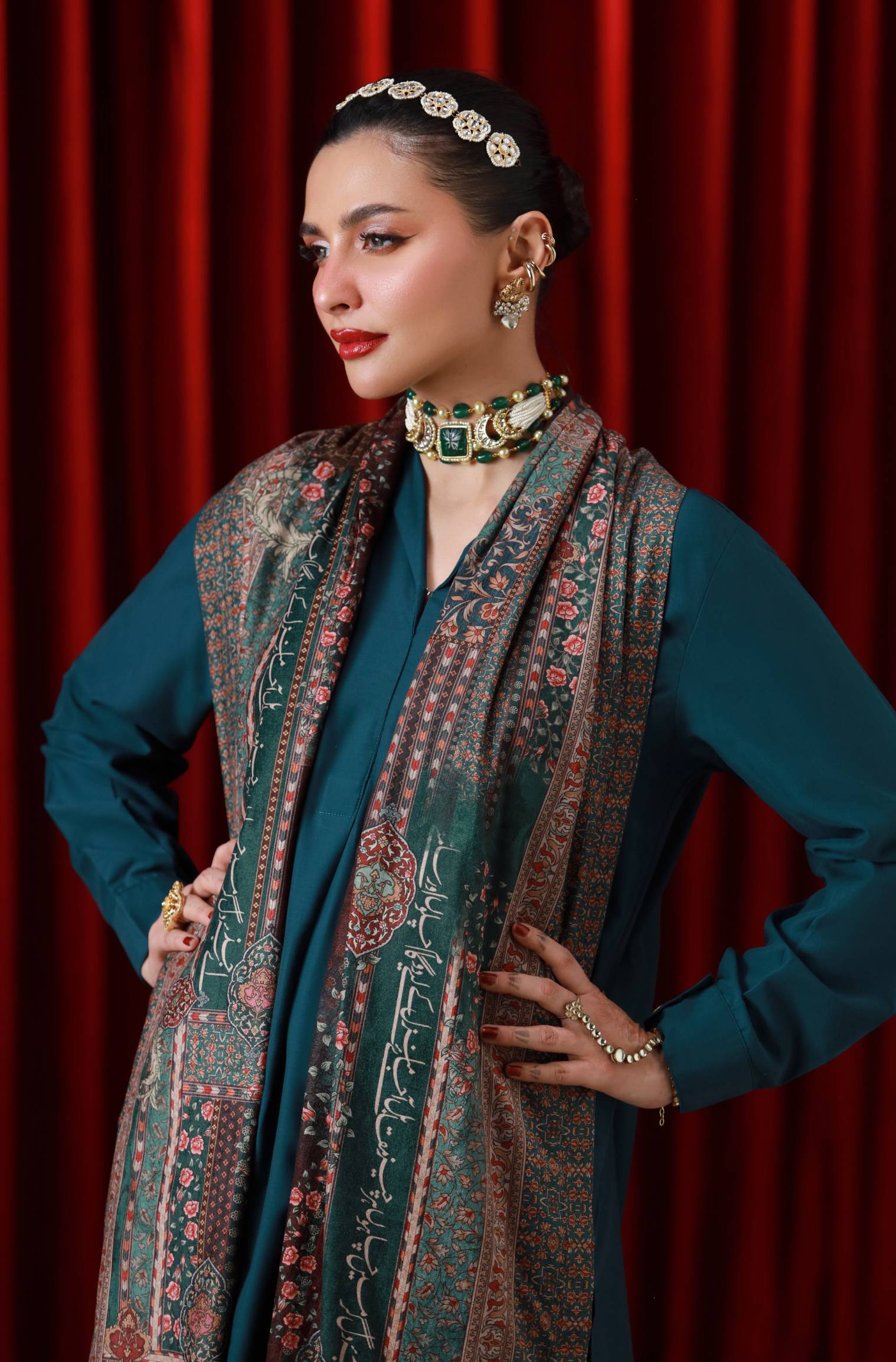 Ta'al (Rhythm) Velvet Shawl - Image 4