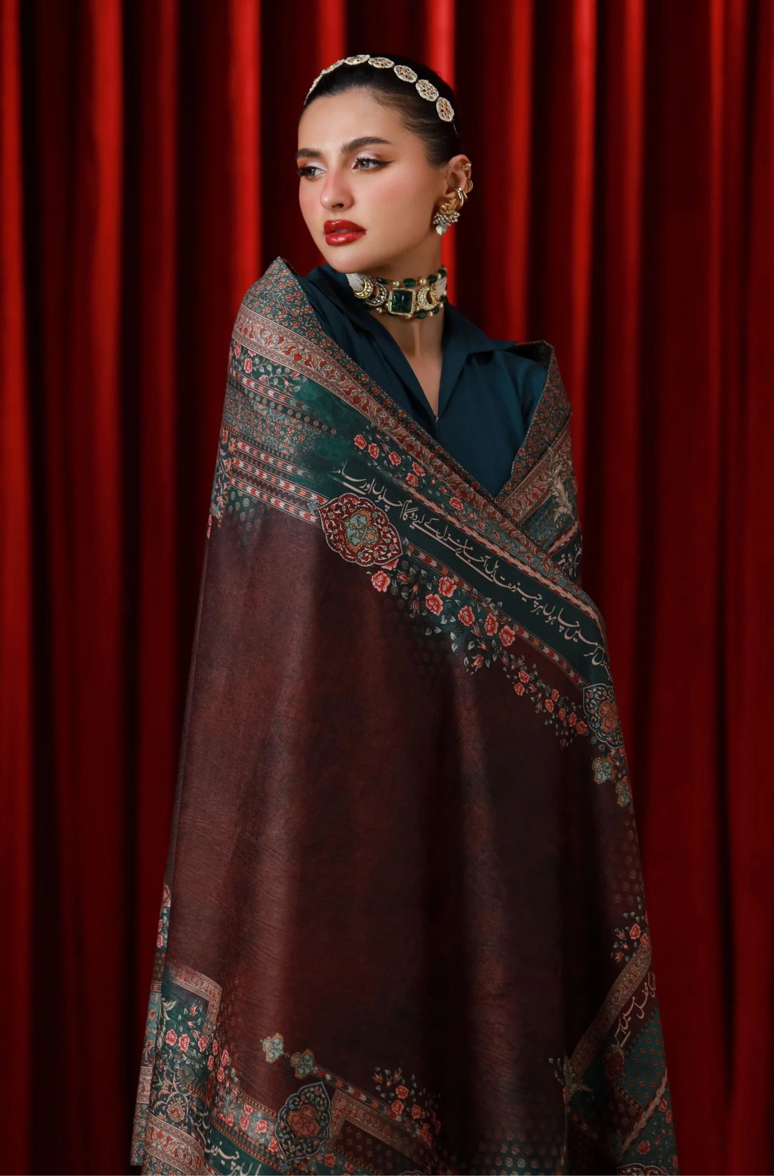 Ta'al (Rhythm) Velvet Shawl - Image 7